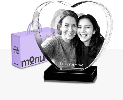 Monume Premium 3D Crystal Heart (متوسط) - صورة كريستالية مخصصة منقوشة بالليزر مصنوعة من زجاج شفاف - تتضمن قاعدة مضيئة وبطاقة تهنئة ثلاثية الأبعاد وسلسلة مفاتيح مطابقة in Kuwait