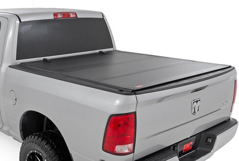 غطاء سرير قابل للطي من Rough Country لسيارة 2009-2018 Ram 1500 | 6'4" - 49318650 in Saudi Arabia