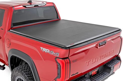 غطاء سرير قابل للطي من Rough Country لسيارة Toyota Tundra 2022-2023 | 5'7" - 42619550 in Saudi Arabia