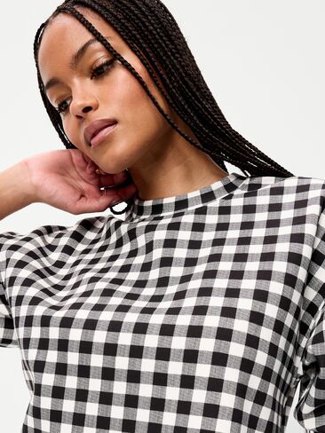 Old Navy Dynamic Fleece Oversized Crop Sweatshirt - Black/White Gingham in Saudi Arabia
