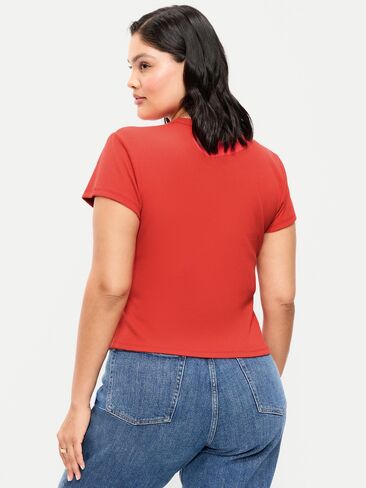 تي شيرت Old Navy Snug Crop - أزرار حمراء in Saudi Arabia