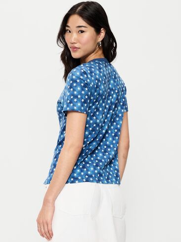 تي شيرت مطبوع برقبة دائرية من Old Navy EveryWear - نجوم باللون الأبيض الداكن in Kuwait