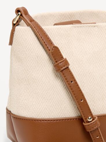 Old Navy Small Preppy Bucket Bag - Natural White in Saudi Arabia