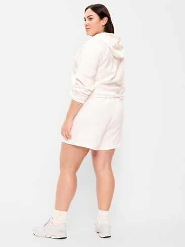 Old Navy Relaxed Dynamic Fleece Shorts - Magnolia in Saudi Arabia