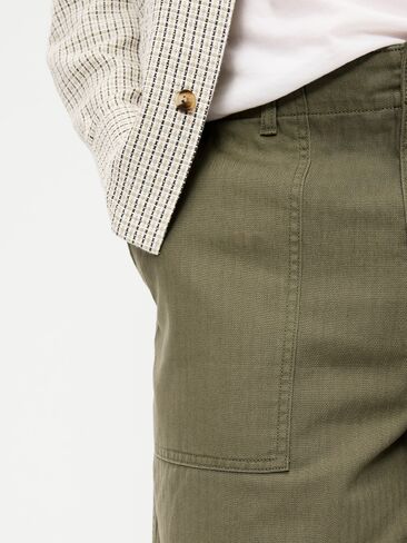 Old Navy 90's Loose Shorts -- 7-inch inseam - Dill Caper in Saudi Arabia