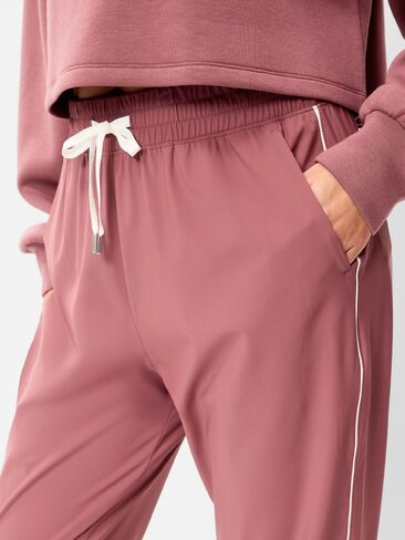 Old Navy عالي الخصر مخطط جانبي SleekTech Jogger - روزيت in Saudi Arabia