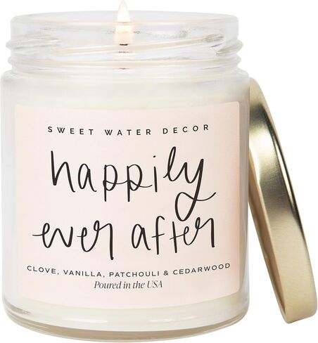 شمعة Sweet Water Decor in My Engaged Era Candle - هدايا الخطوبة وحفلات الزفاف لها - شمعة الصويا بوزن 9 أونصة في وعاء شفاف مع وقت احتراق يزيد عن 40 ساعة، صنع في الولايات المتحدة الأمريكية in Kuwait