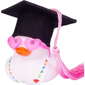 زينة سيارة على شكل بطة مطاطية للتخرج، زينة لوحة القيادة للسيارة على شكل بطة ملونة مع نظارات شمسية صغيرة وقبعة ووشاح لهدايا التخرج (C4) in Kuwait