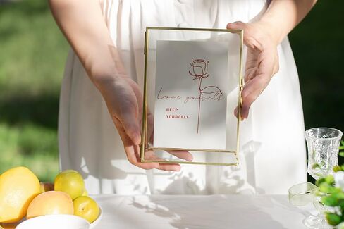 إطار صورة عائم مثمن ذهبي عتيق من FISCRAT مقاس 4x6 بوصة - إطار زجاجي مزدوج الطبقة منقوش مع سلسلة معلقة، مناسب للزهور المجففة والعينات النباتية والصور، مصنوع يدويًا، مثالي لتزيين جدران المنزل/المكتب in Kuwait