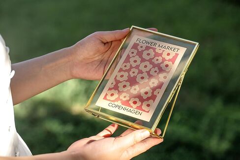 إطار صورة عائم مثمن ذهبي عتيق من FISCRAT مقاس 4x6 بوصة - إطار زجاجي مزدوج الطبقة منقوش مع سلسلة معلقة، مناسب للزهور المجففة والعينات النباتية والصور، مصنوع يدويًا، مثالي لتزيين جدران المنزل/المكتب in Kuwait