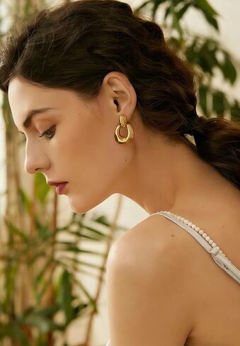 مجموعة مجوهرات ذهبية للنساء 14 قيراط قلادة من الذهب وأقراط مجوهرات عصرية لحفلات أعياد الميلاد وهدايا عيد الميلاد in Kuwait