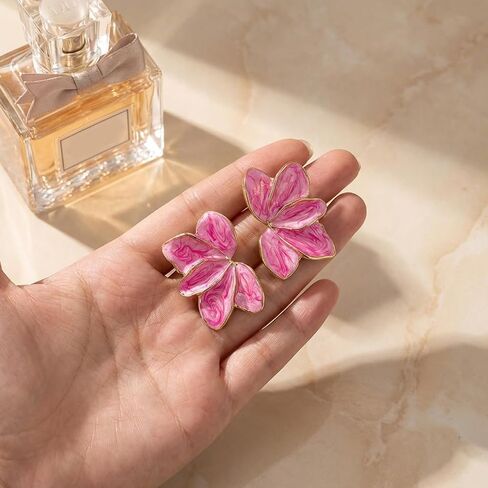 أقراط على شكل زهرة للنساء، بتلات زهور أرجوانية فنية غير لامعة، خفيفة الوزن وأنيقة غير منتظمة لحفلات الزفاف والحفلات الراقصة in Kuwait