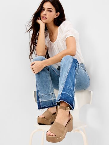 صندل ذو نعل سميك من Old Navy للنساء - أسمر ضارب للصفرة in Saudi Arabia