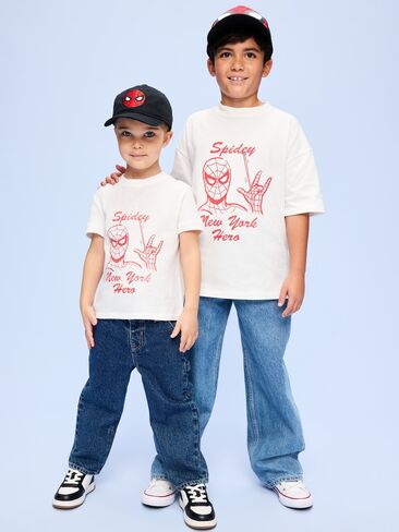 تي شيرت برسومات كبيرة الحجم للأولاد من Old Navy x Marvel Spider-Man - زنابق بيضاء in Saudi Arabia
