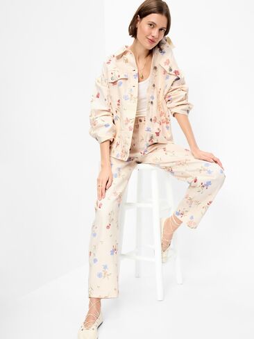 سترة جينز تراكر كبيرة الحجم بطبعة زهور من Old Navy - ECRU 866 in Saudi Arabia