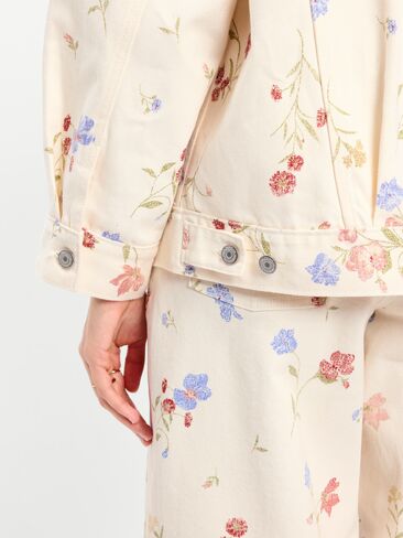 سترة جينز تراكر كبيرة الحجم بطبعة زهور من Old Navy - ECRU 866 in Saudi Arabia