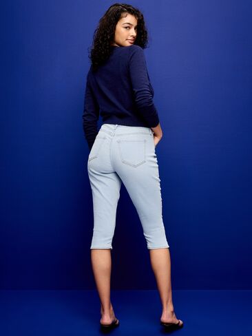 Old Navy High-Waisted Wow Capri Jeans - Light Wash in Saudi Arabia