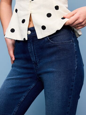 Old Navy High-Waisted Wow Capri Jeans - Dark Wash in Saudi Arabia