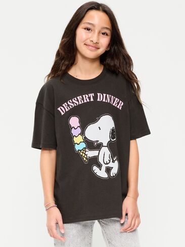 تي شيرت برسومات كبيرة الحجم للبنات من Old Navy Peanuts™ Snoopy - سنوبي in Saudi Arabia