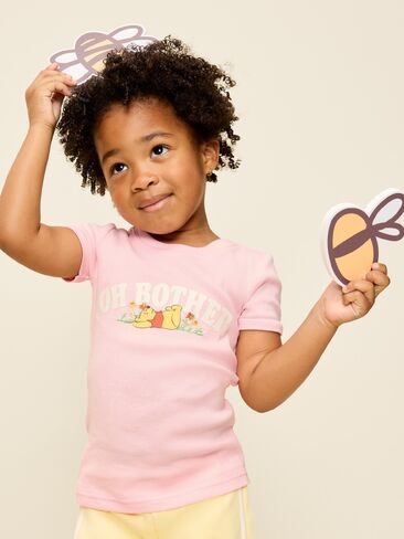 تي شيرت بيجامة Old Navy Old Navy x Disney Winnie the Pooh مناسب للأطفال الصغار والرضع - وردي دائري in Kuwait
