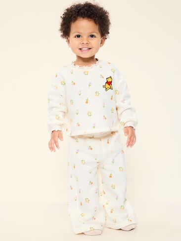 طقم سويت شيرت وسروال رياضي Old Navy Old Navy x Disney Winnie the Pooh للفتيات الصغيرات - ملح البحر in Saudi Arabia