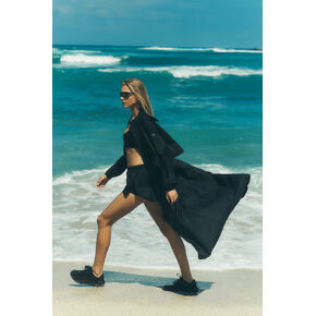 Alo Yoga Game Time Trench - Black in Kuwait