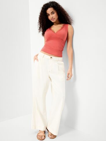 بلوزة Old Navy بدون أكمام برقبة على شكل حرف V وأطراف دانتيل - Cactus Bloom in Kuwait