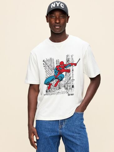 Old Navy Old Navy x Marvel Spider-Man Boxy Heavyweight Graphic T-Shirt for Men - White Lilies in Saudi Arabia