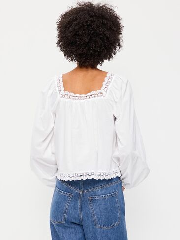 بلوزة Old Navy بأكمام طويلة وحواف من الدانتيل - زنابق بيضاء in Saudi Arabia