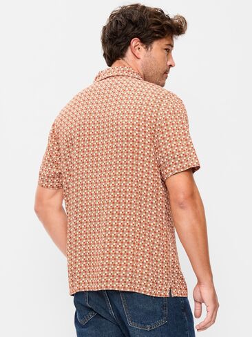 قميص تخييم بأكمام قصيرة من Old Navy - شكل هندسي أحمر in Saudi Arabia