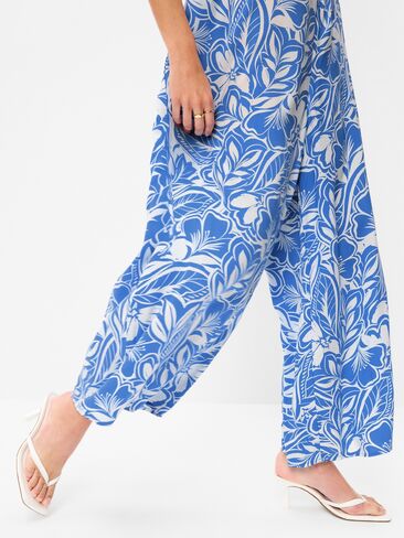 بذلة Old Navy Airy Smocked - زهور زرقاء كبيرة in Saudi Arabia