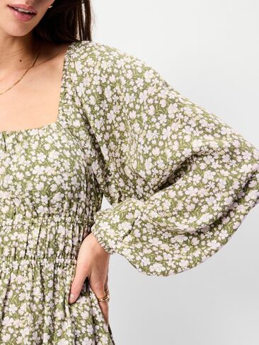 فستان قصير بأكمام طويلة ورقبة مربعة من Old Navy - زهور خضراء in Saudi Arabia