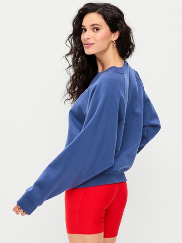 سويت شيرت برسومات راجلان مقاس كبير من Old Navy - أزرق باسيفيك in Saudi Arabia