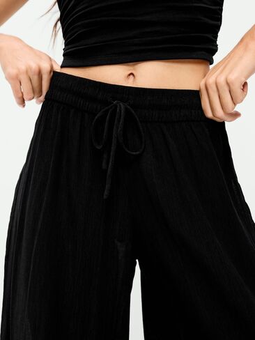 بنطال Old Navy ذو خصر عالي وشفاف من الكريب المجعد - بلاك جاك in Saudi Arabia