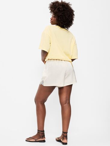 Old Navy شورت ساتان عالي الخصر بأطراف دانتيل - شامبانيا in Saudi Arabia