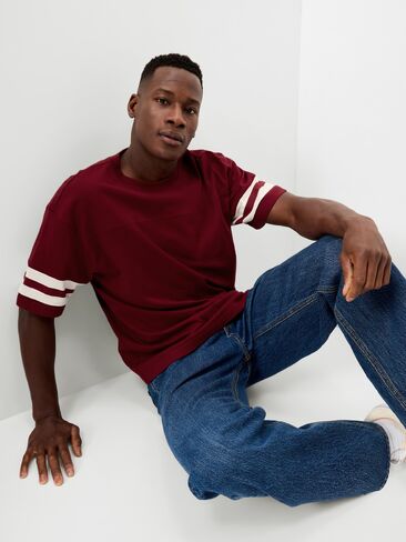 تي شيرت Old Navy ثقيل الوزن بأكمام قصيرة على طراز كرة القدم - Scarlet Fire in Saudi Arabia