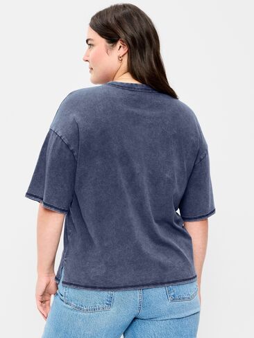 تي شيرت Old Navy بأكمام قصيرة ورسومات فضفاضة - عمق القطب الشمالي in Saudi Arabia