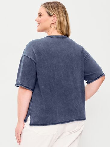 تي شيرت Old Navy بأكمام قصيرة ورسومات فضفاضة - عمق القطب الشمالي in Saudi Arabia