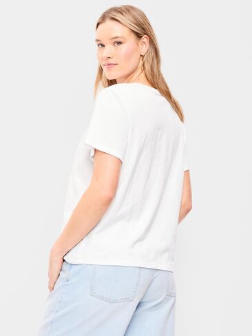 تي شيرت Old Navy EveryWear برقبة دائرية وشعار الماركة - Calla Lilies in Saudi Arabia