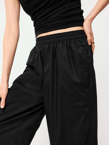Old Navy Lightweight Pull-On Parachute Pants - Black Jack in Saudi Arabia