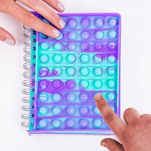 Just My Style Fidgiwear Rainbow D.I.Y. مجوهرات سكويش آند بوب، اصنع مجوهرات فيدجيت الخاصة بك للأطفال، تتضمن سحر إسفنجي، ألعاب فيدجيت مع لمسة أنيقة، مجموعة صنع الأساور للفتيات in Kuwait