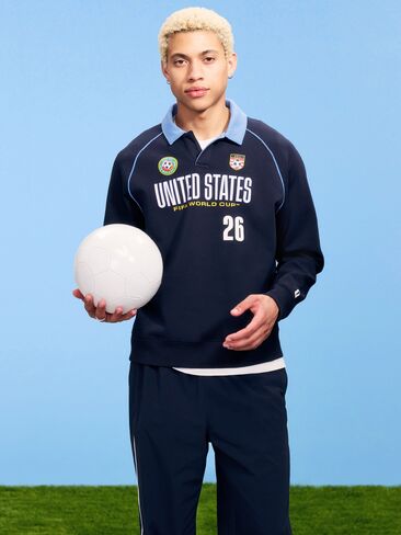 سويت شيرت بطبعة جرافيك بياقة صوف ديناميكي للرجال من Old Navy كأس العالم FIFA 26™ USA - الولايات المتحدة الأمريكية in Kuwait