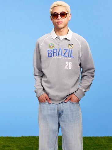 سويت شيرت بطبعة جرافيك بياقة صوف ديناميكي للرجال من Old Navy كأس العالم FIFA 26™ البرازيل - البرازيل in Kuwait