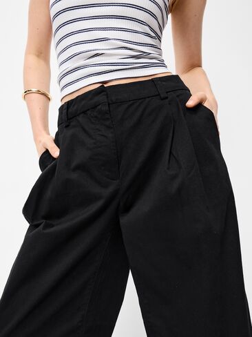Old Navy Mid-Rise Twill Barrel-Leg Pants - Black Jack in Saudi Arabia