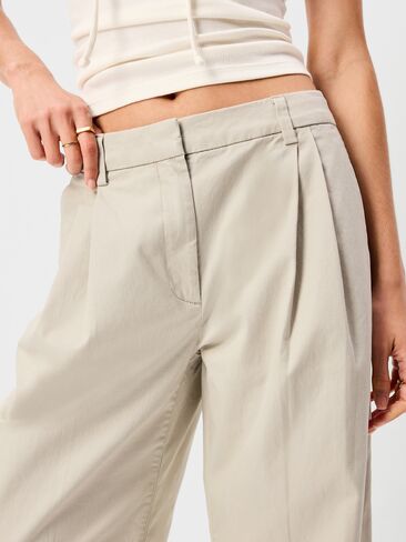 Old Navy Mid-Rise Twill Barrel-Leg Pants - A Shore Thing in Saudi Arabia