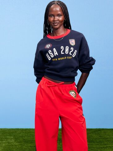 سويت شيرت برسومات كبيرة الحجم للنساء من Old Navy كأس العالم FIFA 26™ USA - كحلي in Saudi Arabia