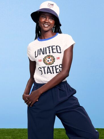 تي شيرت برسومات مطبوعة من Old Navy كأس العالم FIFA 26™ USA Smocked للنساء - الولايات المتحدة الأمريكية in Saudi Arabia
