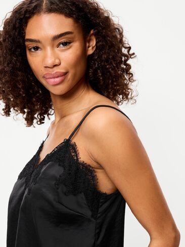 بلوزة كامي غير متماثلة بأطراف دانتيل من Old Navy - بلاك جاك in Kuwait