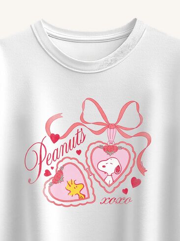 تيشيرت بأكمام قصيرة برسومات مربعة للبنات من Old Navy Peanuts Snoopy Woodstock Heart Locket - ابيض in Kuwait