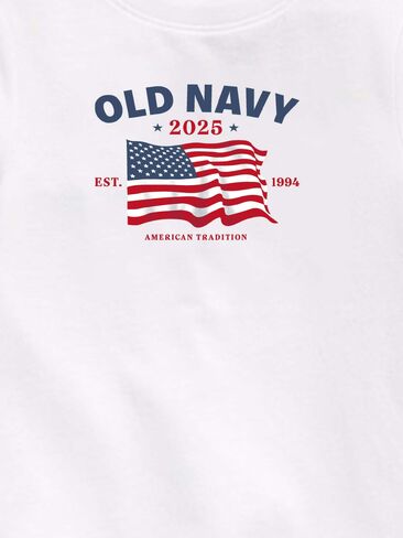 تي شيرت مطبوع عليه علم Old Navy Heritage 2025 للأطفال الصغار - أبيض in Saudi Arabia